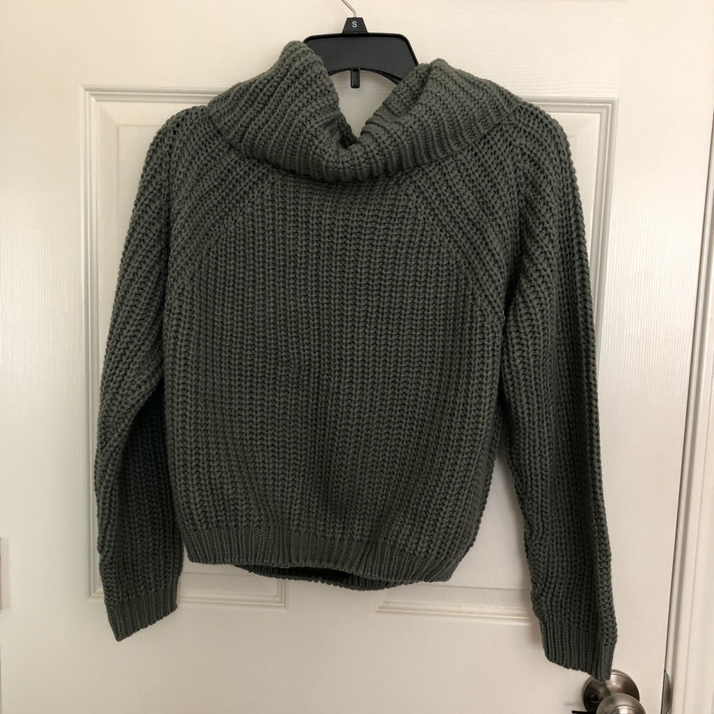 Brand new turtle neck knit.